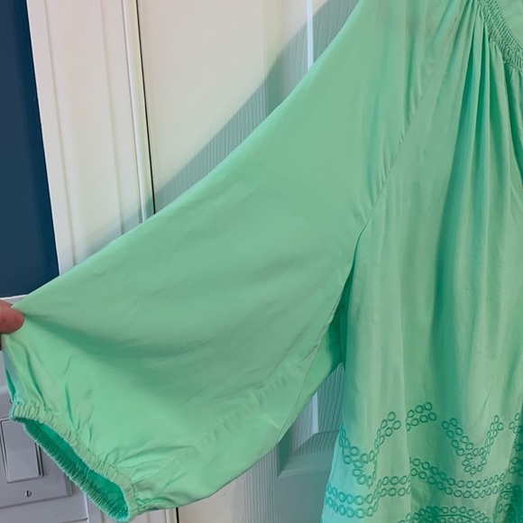 Crown & Ivy NWT V neck embroidered blouse Mint Glow Garden Party Signature 2X. - Picture 3 of 6